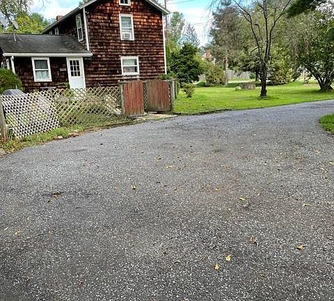 4th image of 315 Clarksville Rd