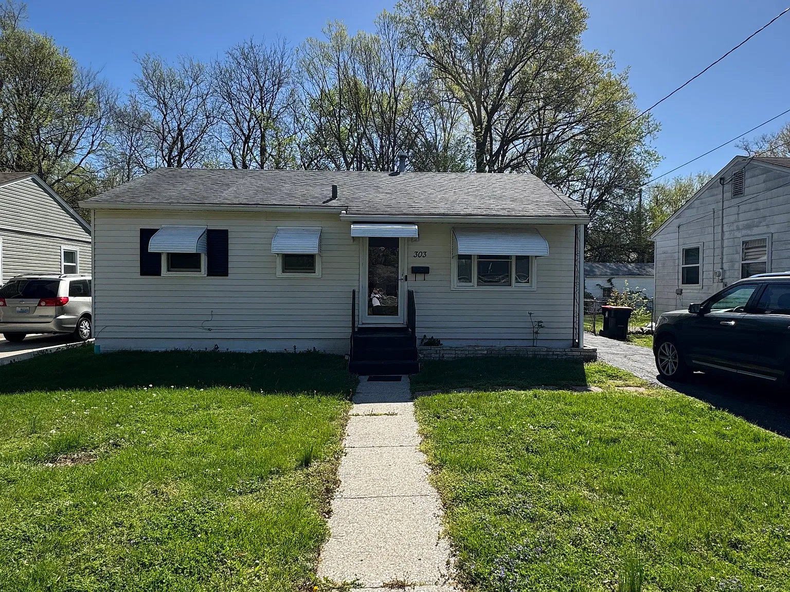 3 bed, 916 sqft, $1,375 — Photo 1