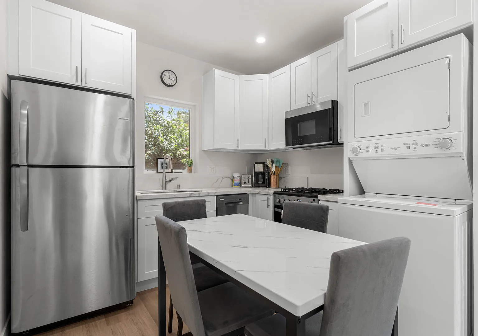 Available Los Angeles 1 bedroom ADU -Right by hospitals-Furnished — Photo 3