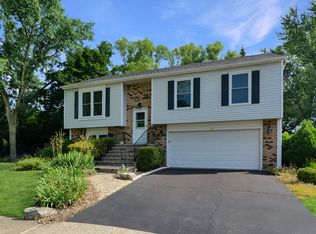 1348 Adams Ct, St Charles, IL 60174