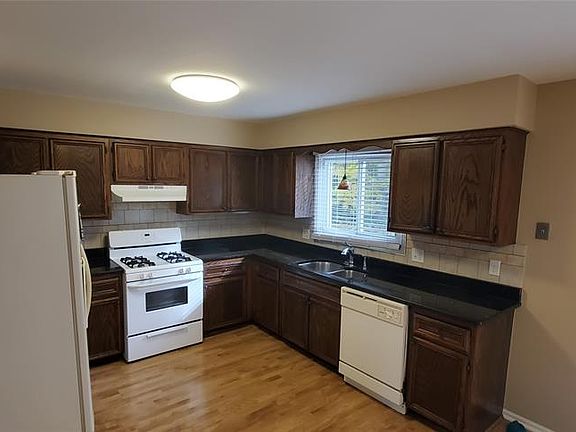 5th image of 8420 Annsbury Dr