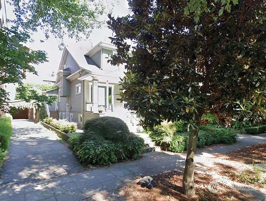 728 Broadway E photo 1