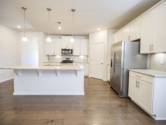 4th image of 1123 Black Oak Dr