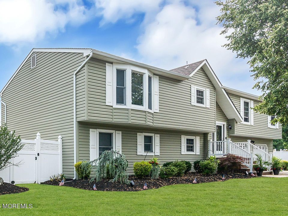 1st image of 46 Cherry Bend Drive S