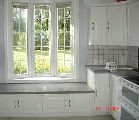 Kitchen bay window w/window seat