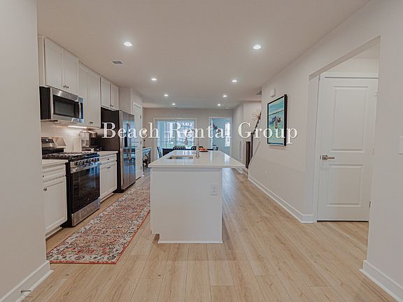 4th image of 8907 Hudson Ln #8907