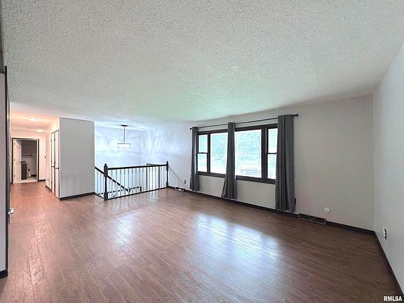 5th image of 139 Wisteria Ln