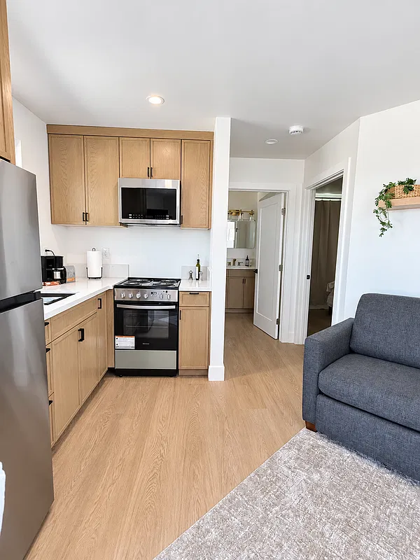 1 bed, 1.0 bath, 400 sqft, $2,490 — Photo 3