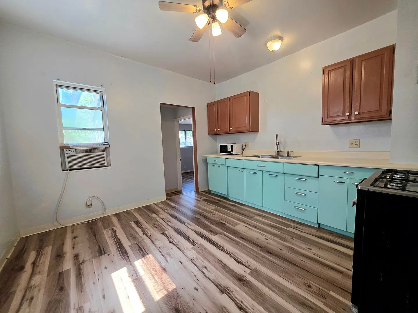 1637 Cedar St — Photo 4