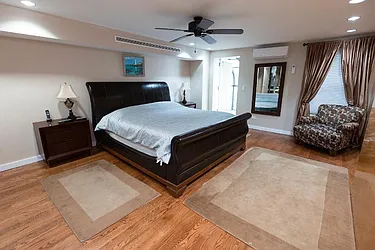 Rented by R New York