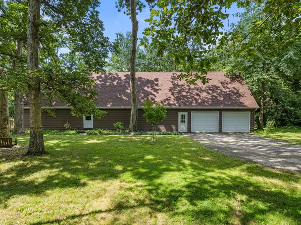 (undisclosed Address), Fisher, IL 61843