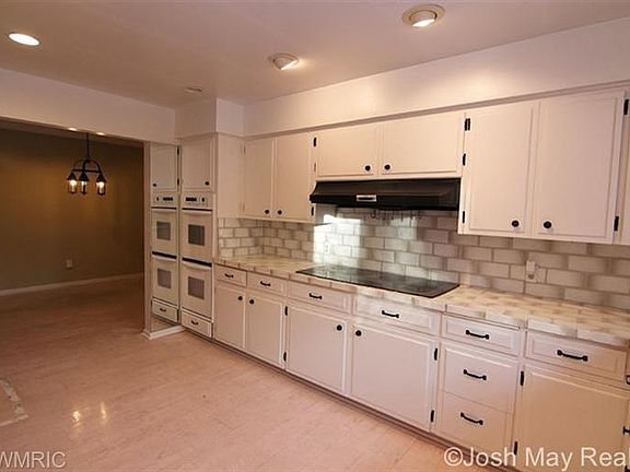 5th image of 3263 Rickman Ave NE