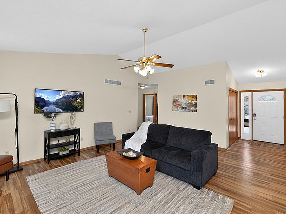 3rd image of 10449 Charles St