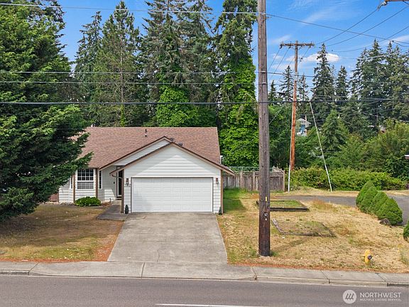 3rd image of 2302 Orchard Street W