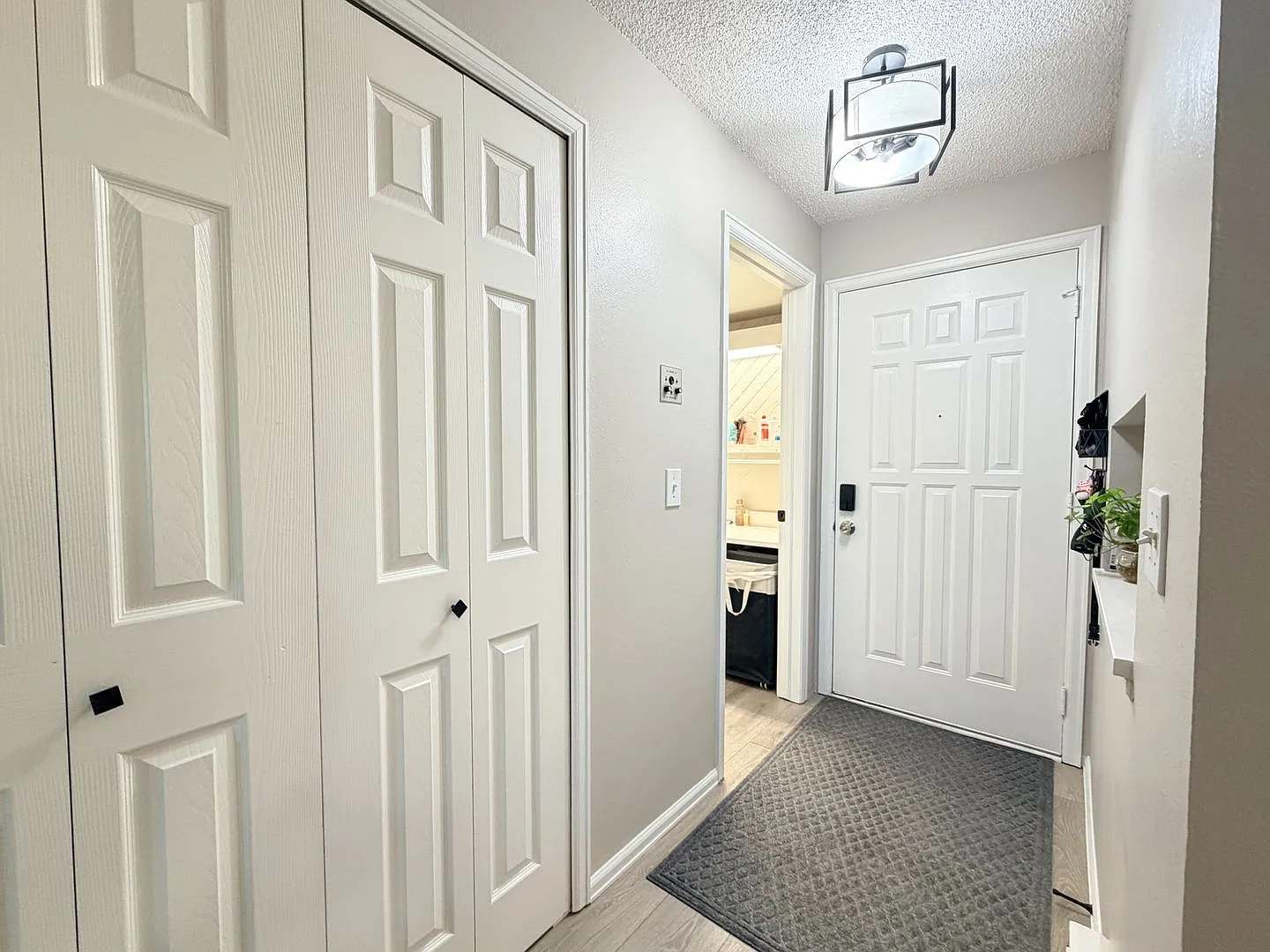 Updated Condo in Aurora — Photo 4