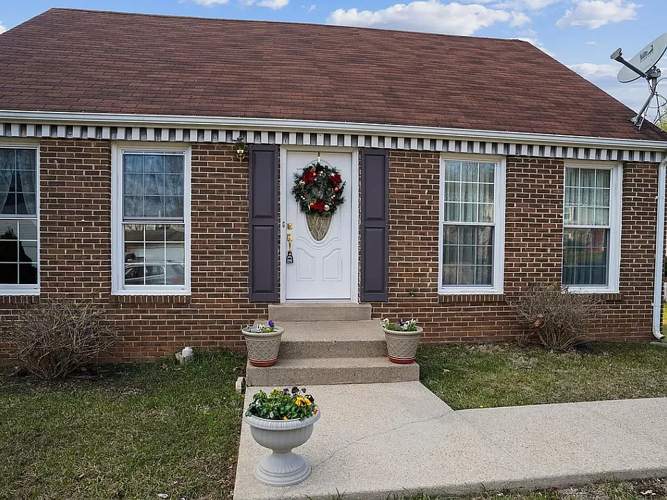 13714 Mayfair Ct