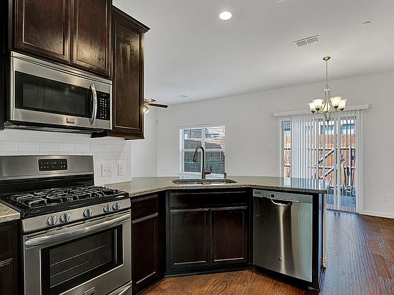 4th image of 933 Jamesville Ln