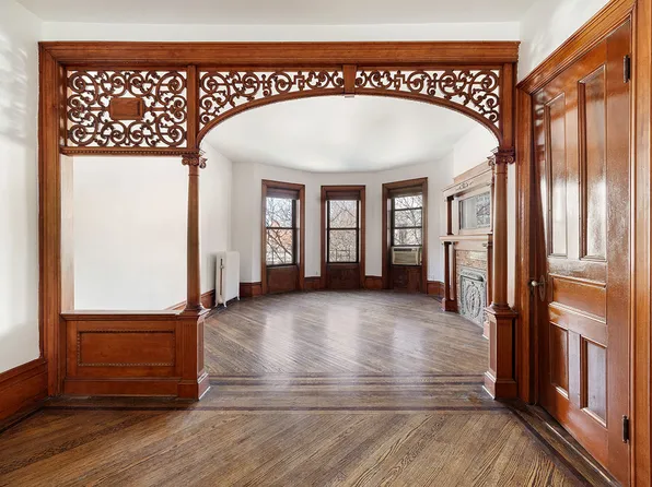 560 Dean Street image 2 of 15