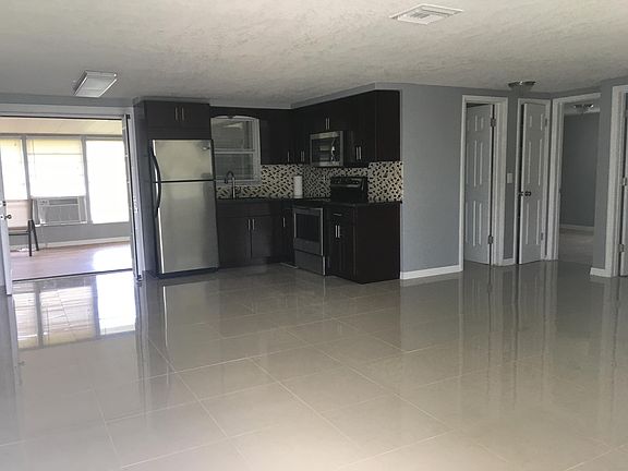 4th image of 3737 Beechwood Dr