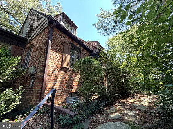 3123 Military Rd N, Arlington, VA 22207