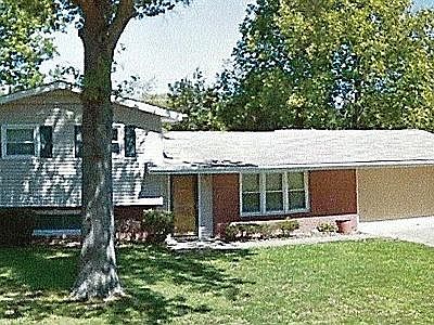 2nd image of 1704 W Taylor Dr