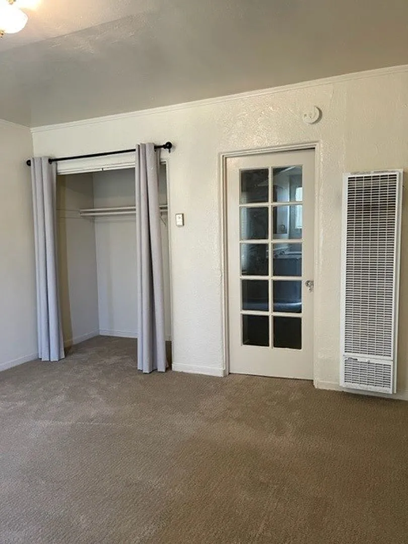 Quaint Studio, Freshly Painted, in Central Berkeley — Photo 2