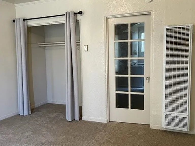 Quaint Studio, Freshly Painted, in Central Berkeley — Photo 2