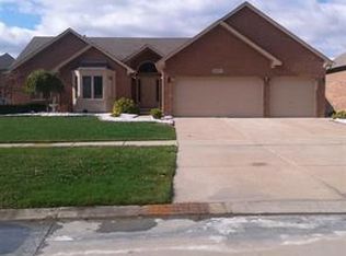 48577 Beacon Square Dr, Macomb, MI 48044