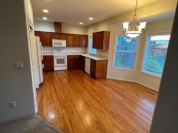 4th image of 2542 Waters Edge Way