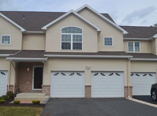 5 Villa Dr, Moosic, PA 18507