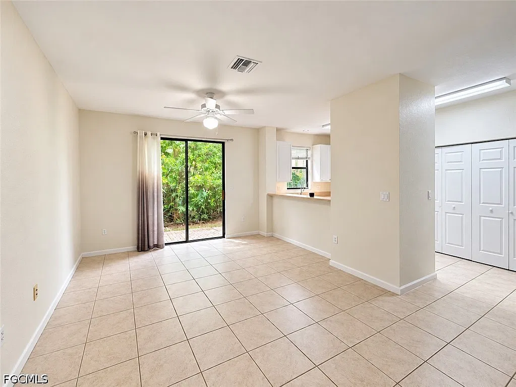 3 bed, 2.5 bath, 1438 sqft, $2,000 — Photo 3