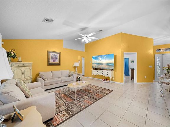 4th image of 423 Windermere DR