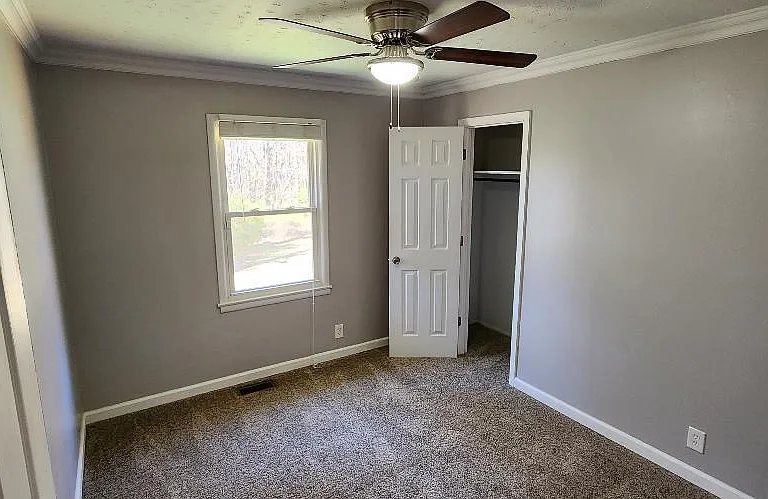 2639 Saint James Ave — Photo 12