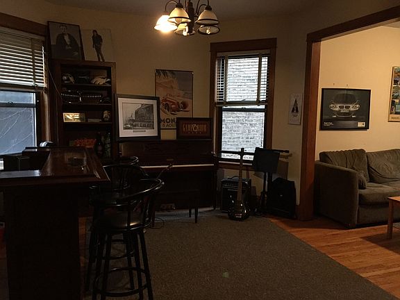 5th image of 1321 W Cornelia Ave #1