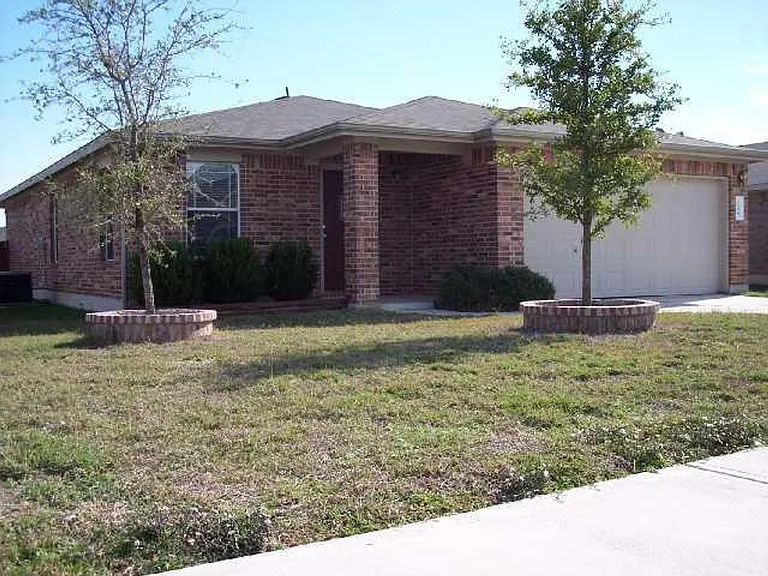 208 Carol Ave — Photo 1