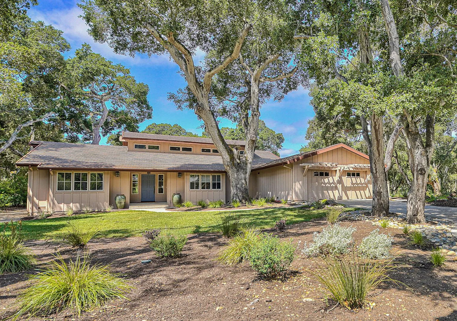 Luxury Living in Corral de Tierra! Available November 1st! — Photo 2