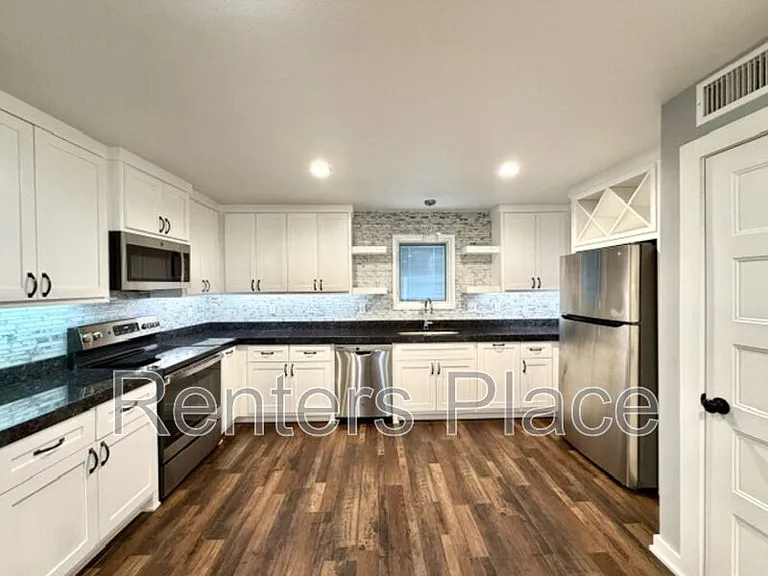 415 S Victor Ave #1 — Photo 6