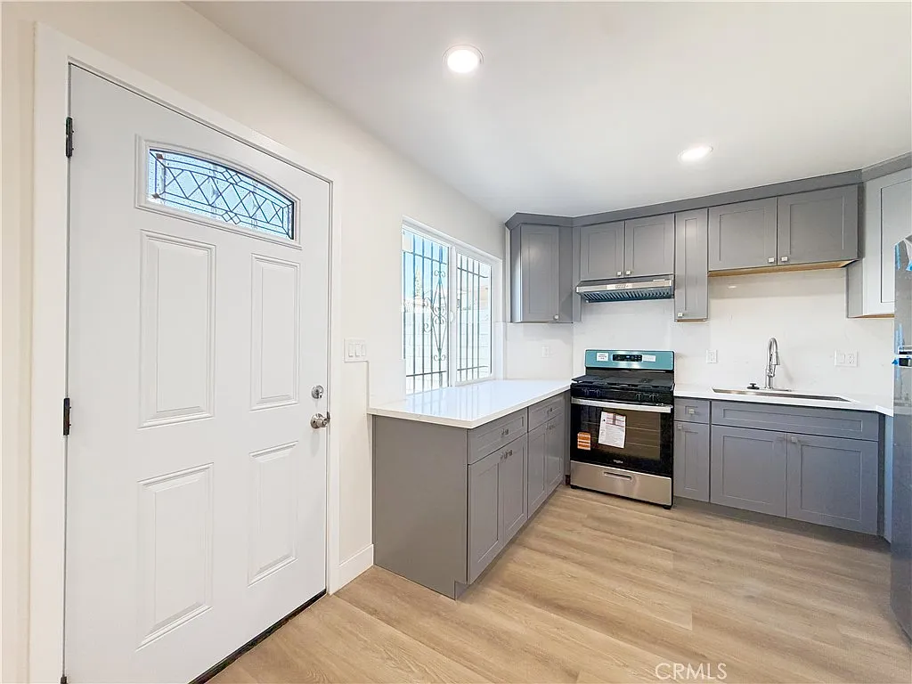 2 bed, 695 sqft, $2,700 — Photo 4
