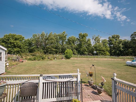 5th image of 227 A Hanson Dr