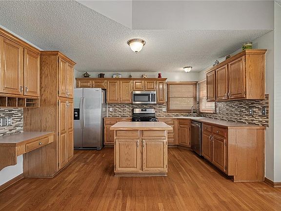 5th image of 4309 NE Blue Jay Cir