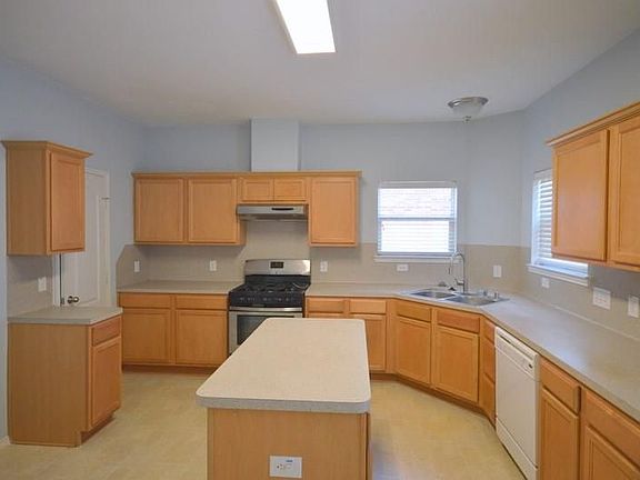 5th image of 3415 Cypress Village Dr