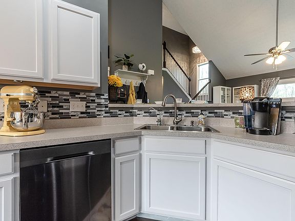 4th image of 704 Windmill Ct