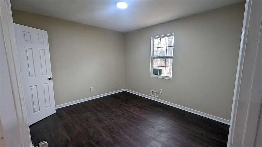 4 bed, 1200 sqft, $700 — Photo 1