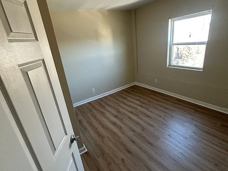 2912 E Linwood Blvd #3E — Photo 2