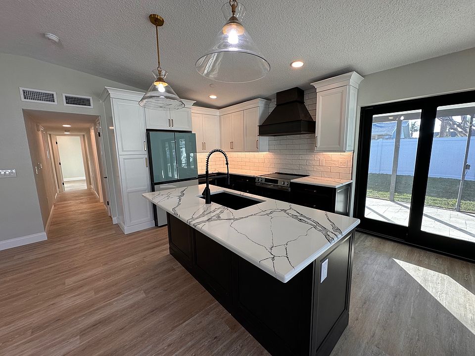 1st image of 2103 Dolphin Blvd S