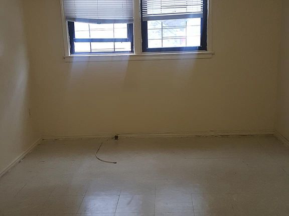3rd image of 163 Linden St APT 1A