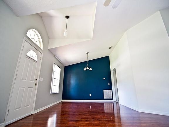 4th image of 223 Lucerne Dr
