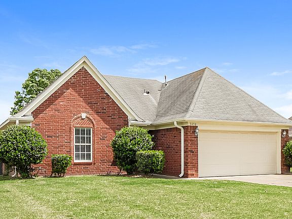 3rd image of 7470 Jennifer Dr