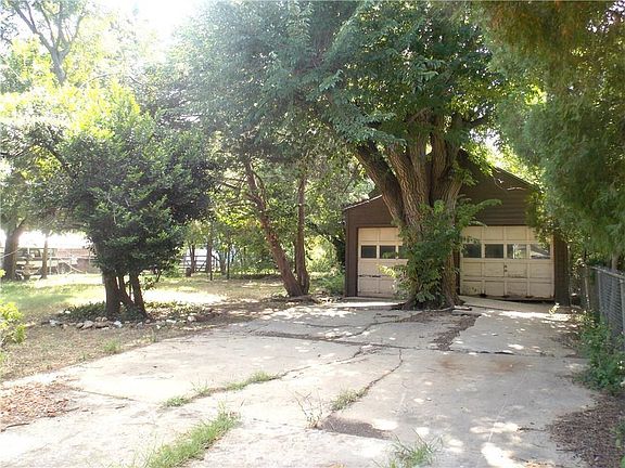 4th image of 2821 Guilford Ln