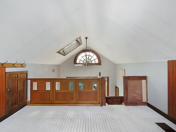 4th image of 2215 Woodhead St #B